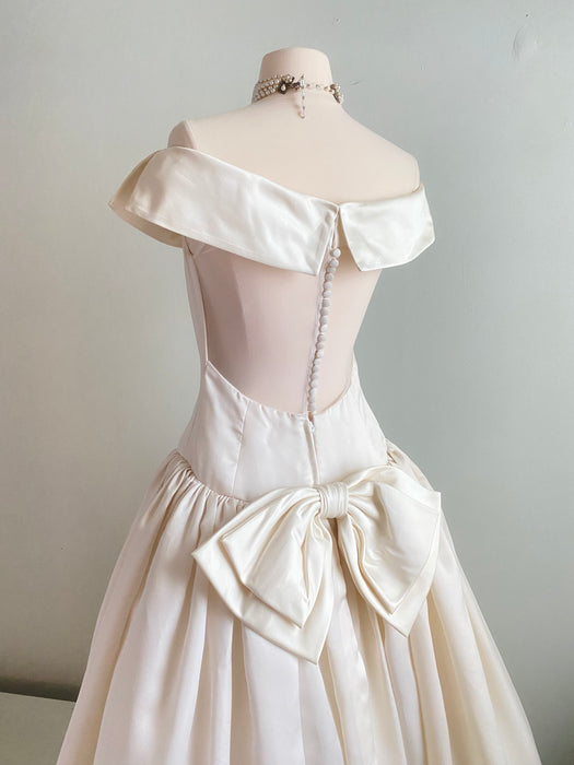 Stunning Vintage Vera Wang Silk Midi Length Wedding Dress / Small – Xtabay Vintage Stunning Vintage Vera Wang Silk Midi Length Wedding Dress / Small – Xtabay Vintage