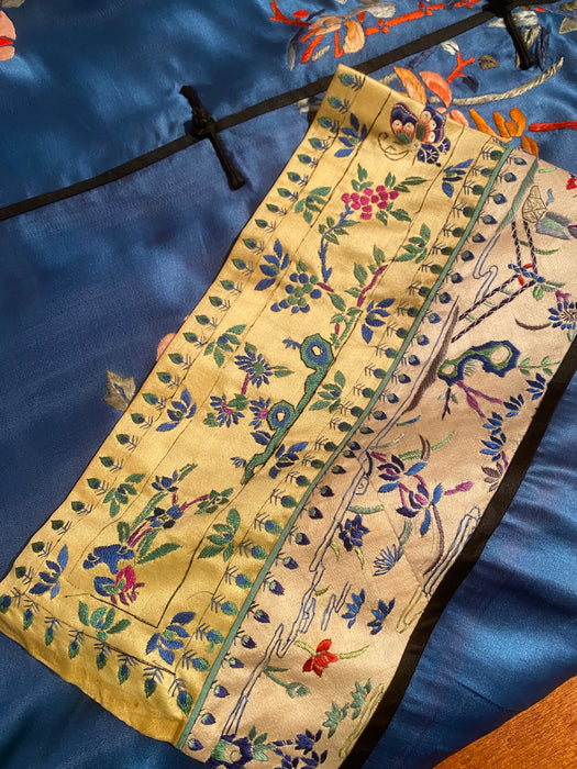 Stunning Circa 1920 Embroidered Chinese Robe In Blue Silk / SM