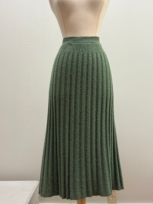 Stunning 1950’s Sage Green Wool Knit Set With Embroidered Cardigan & Belt / ML