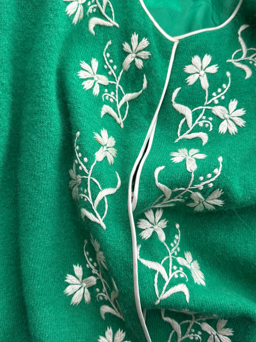 Gorgeous 1960's Kelly Green Hand Embroidered Lambswool Cardigan From Razooks / M