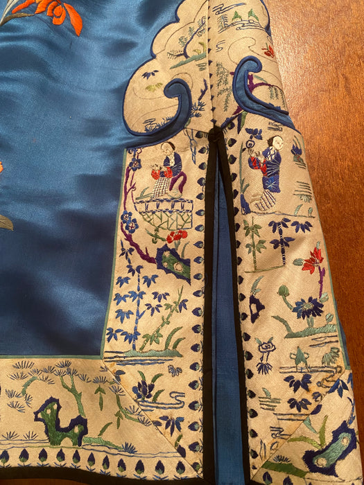 Stunning Circa 1920 Embroidered Chinese Robe In Blue Silk / SM