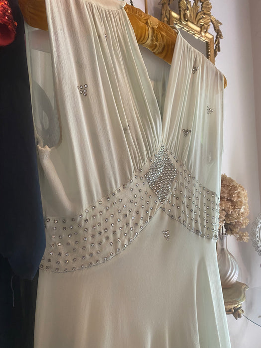 diaphanous silver dress Diaphanous attire embellished with rich beading texture the superlative floral arrangements hand-stitched with sparkling rhinestone crystals, lending an ethereal look to @hereisyingying #yogiepratama #couture #HeYingYing