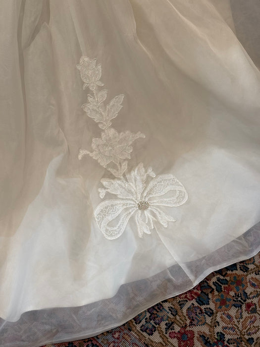 Late 1950's Marie Antoinette Wedding Gown With Floral Lace with Bows / S
