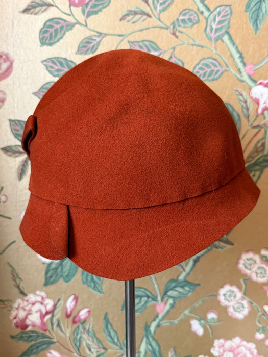 Rare 1920's Russet Felt Cloche Hat By Chic Maid / 22"