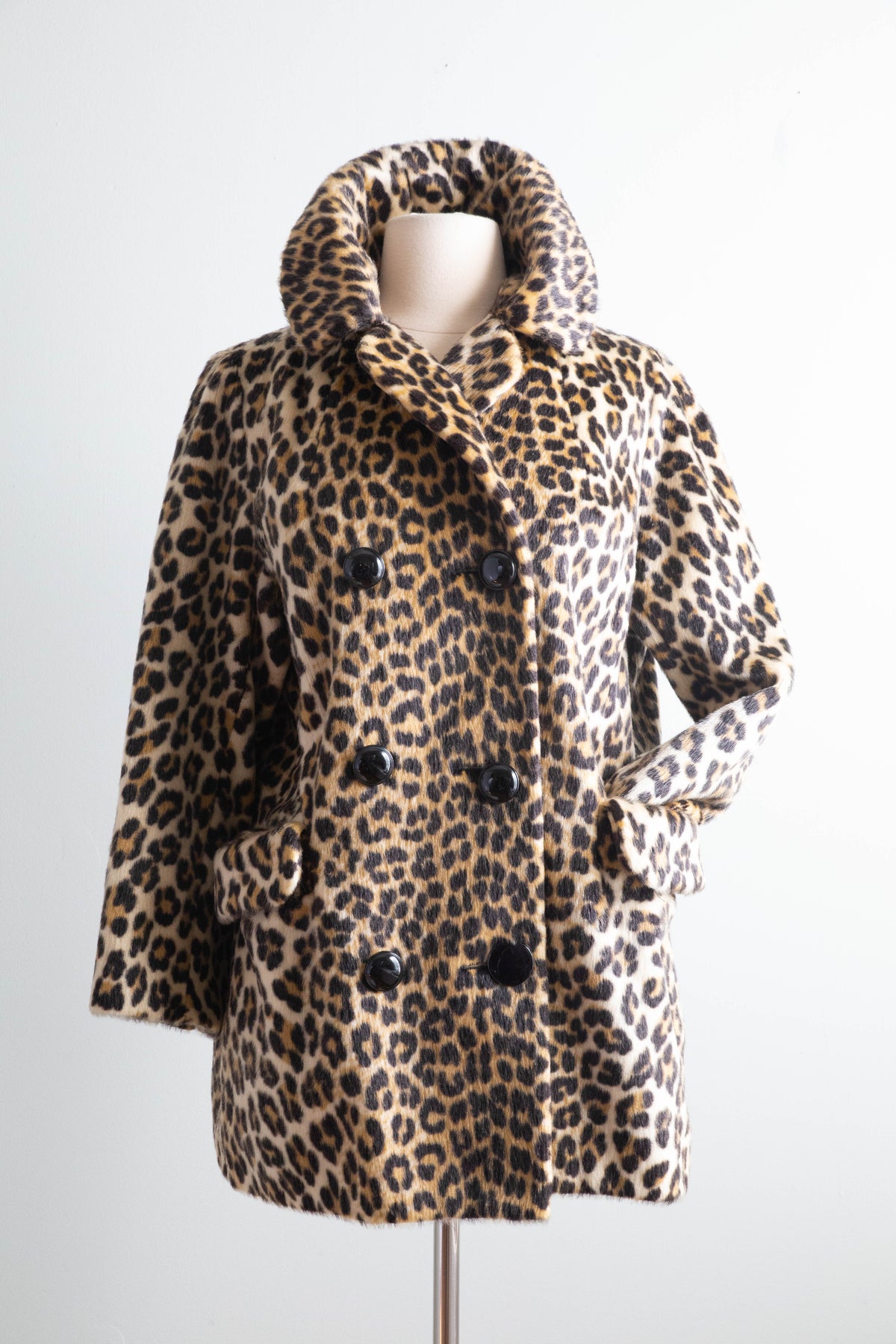 Glamorous 1960's Leopard Print Faux Fur Coat By Sportowne / Medium