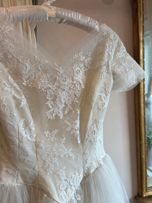 Classic 1950's Tea Length Wedding Dress in Ivory Chantilly Lace & Tulle / Small