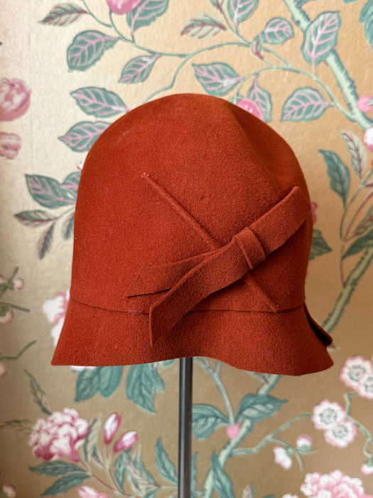 Rare 1920's Russet Felt Cloche Hat By Chic Maid / 22"
