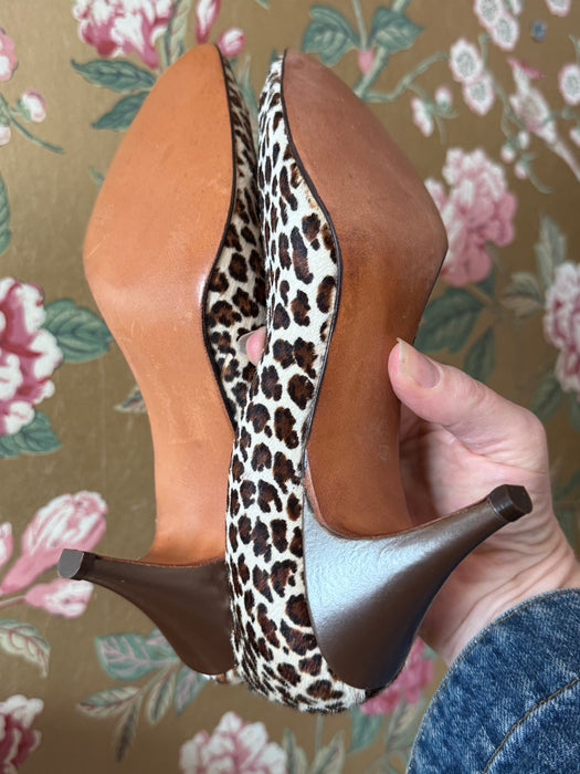 Early 1960's Henry Waters "Shoes of Consequence" NOS Leopard Print Pumps / 5.5 m