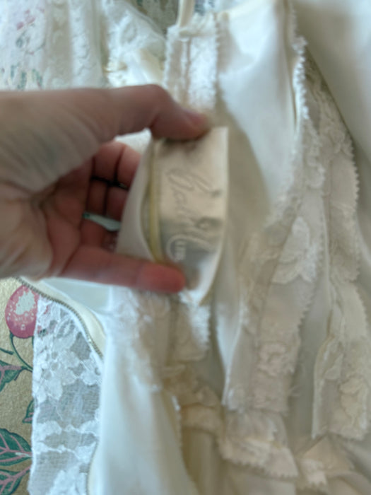 Stunning 1950's Cahill of Beverly Hills Chantilly Lace Wedding Gown / Small
