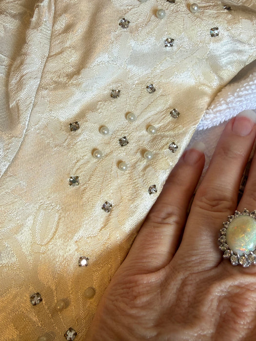 Classic 1950's Ivory Floral Brocade Bridal Dress With Pockets! / Small