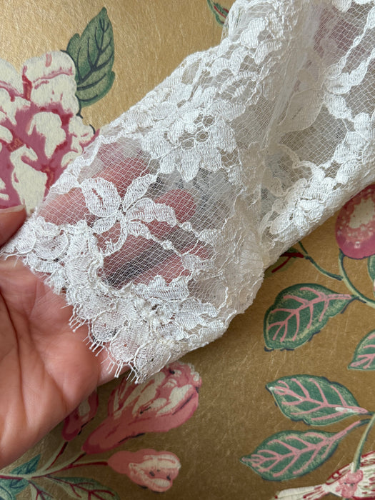 Stunning 1950's Cahill of Beverly Hills Chantilly Lace Wedding Gown / Small