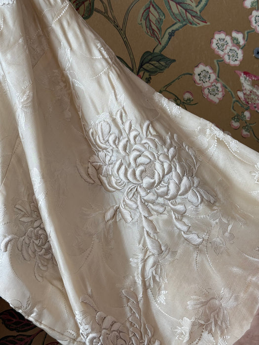 Rare & Extraordinary 1920's Chinese Robe - Ivory Silk Damask With Hand Embroidered Chrysanthemums / OS