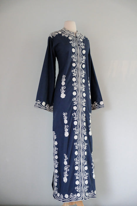 Vintage 1970's Navy & Ivory Embroidered Cotton Kaftan / L