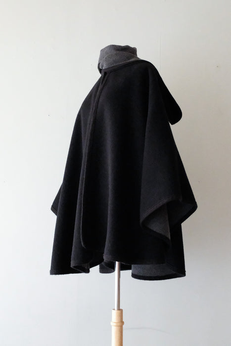 Classic 1980's Black & Grey Reversible Fleece Wool Cape / Sz OS