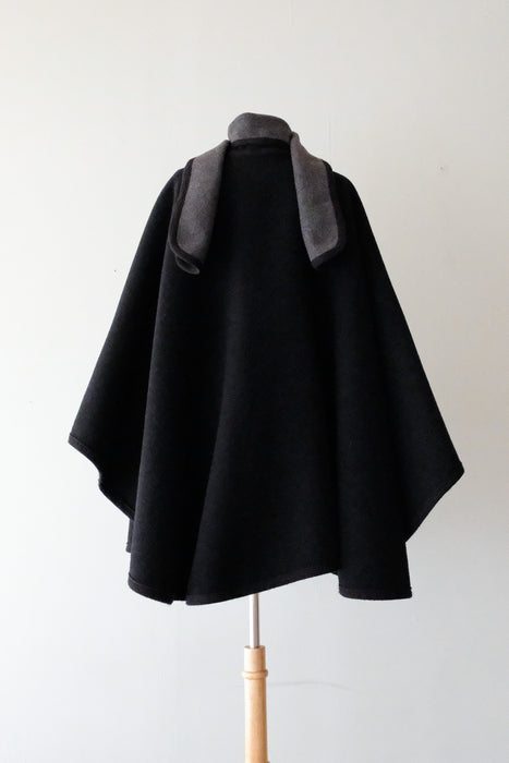 Classic 1980's Black & Grey Reversible Fleece Wool Cape / Sz OS