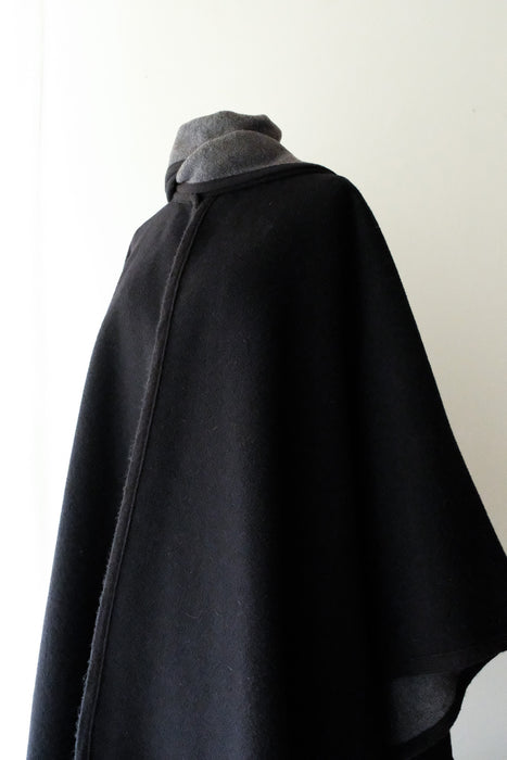 Classic 1980's Black & Grey Reversible Fleece Wool Cape / Sz OS