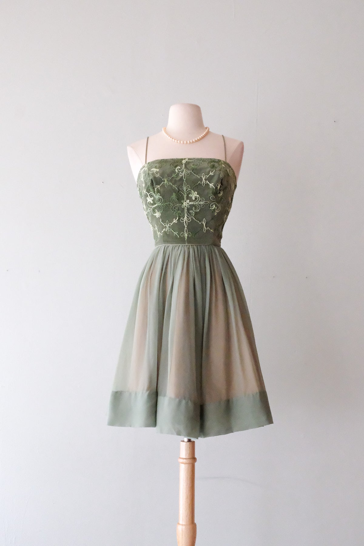 Ethereal 1960's Fairytale Sage Green Velvet Jr. Theme Party Dress / Sz –  Xtabay Vintage