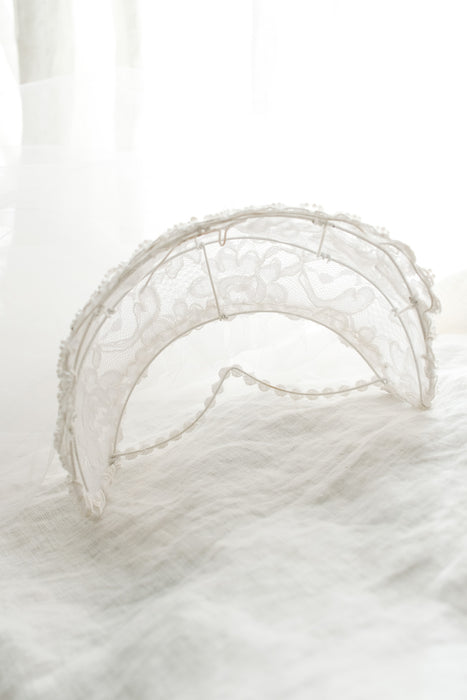 Dreamy 1960's Juliet Cap Lace & Pearls Wedding Veil / OS