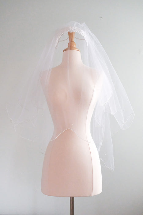 Dreamy 1960's Juliet Cap Lace & Pearls Wedding Veil / OS