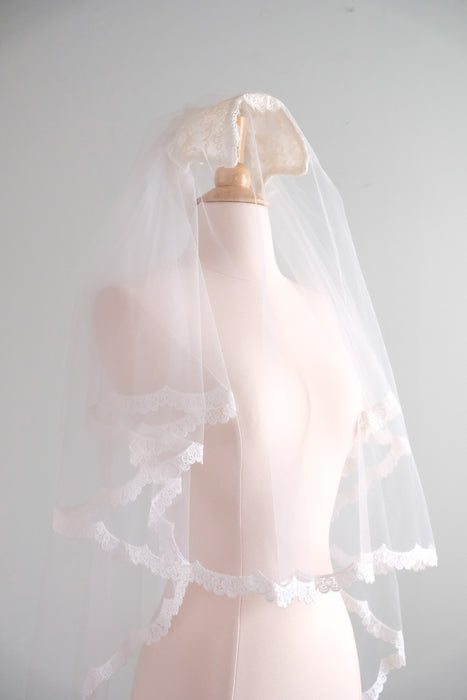 Ornate 1960's Bow & Lace Headpiece Wedding Veil / OS