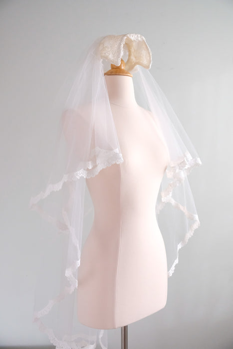 Ornate 1960's Bow & Lace Headpiece Wedding Veil / OS