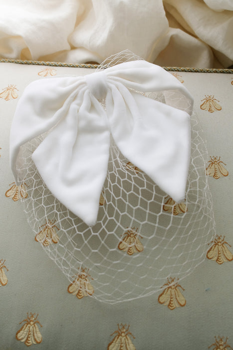 Chic 1960's Big Velvet Bow Birdcage Wedding Veil Headpiece / OS