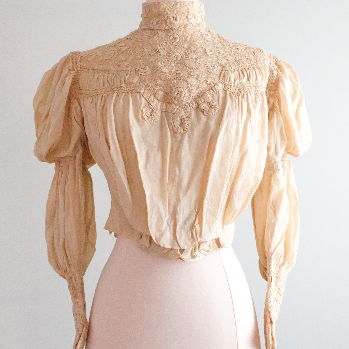 Stunning 1900's Edwardian Era Warm Ivory Silk & Lace Blouse / Sz