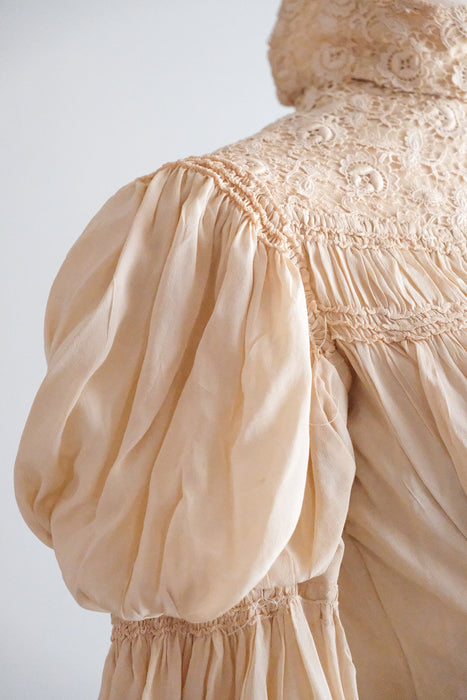 Stunning 1900's Edwardian Era Warm Ivory Silk & Lace Blouse / Sz XS