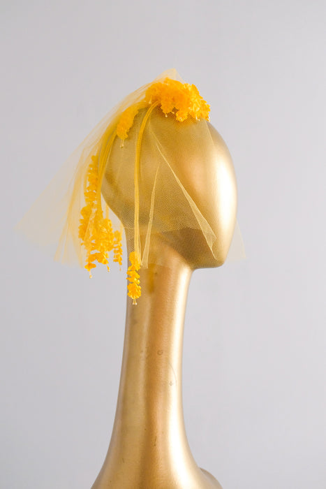 Gorgeous 1950's Yellow Bell Flower Flyaway Veil Headpiece / OS