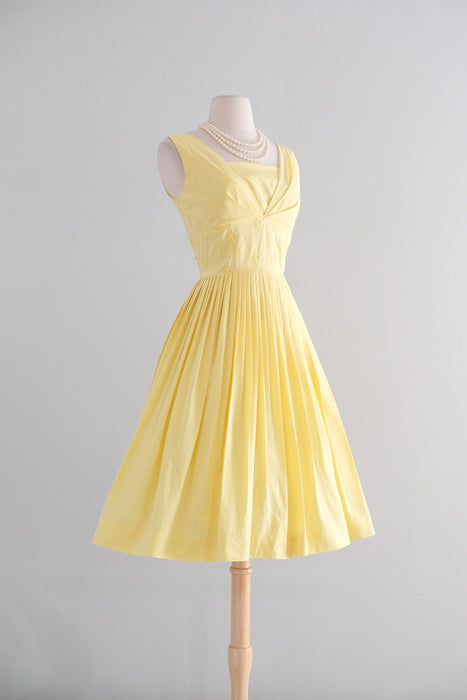 Darling 1950s Datura Yellow Embroiderd Cotton Garden Party Dress / XS