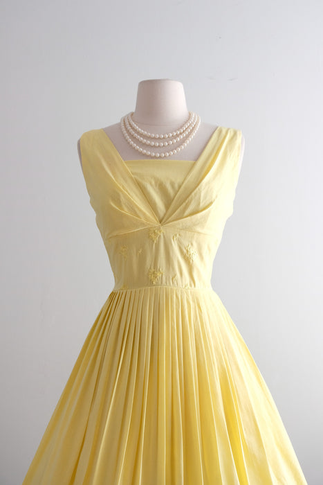 Darling 1950s Datura Yellow Embroiderd Cotton Garden Party Dress / XS