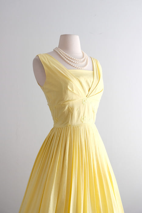 Darling 1950s Datura Yellow Embroiderd Cotton Garden Party Dress / XS