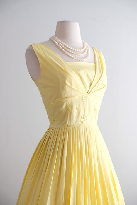 Darling 1950s Datura Yellow Embroiderd Cotton Garden Party Dress / XS