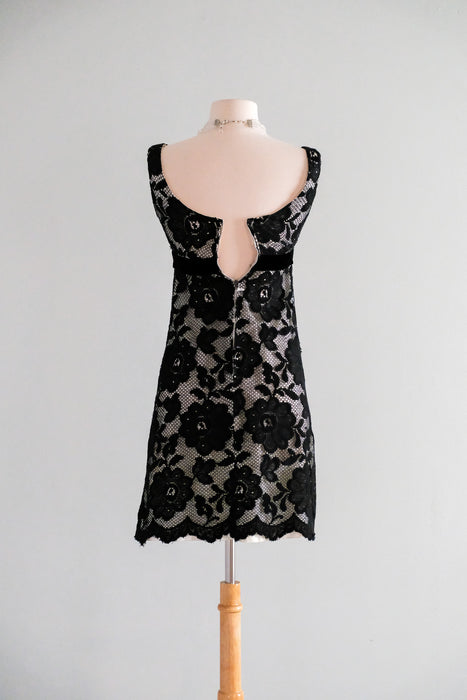 Cutest 1960's White & Black Rose Lace Mod Mini Dress / Sz XS