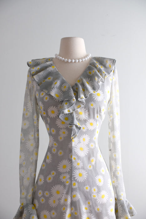 Vintage 1960's Daisy Mod  Mini Dress with Ruffles / SM