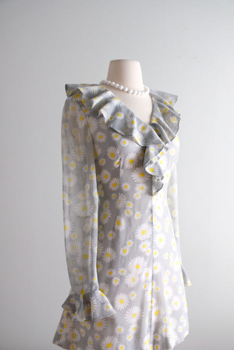 Vintage 1960's Daisy Mod  Mini Dress with Ruffles / SM