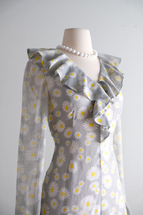 Vintage 1960's Daisy Mod  Mini Dress with Ruffles / SM