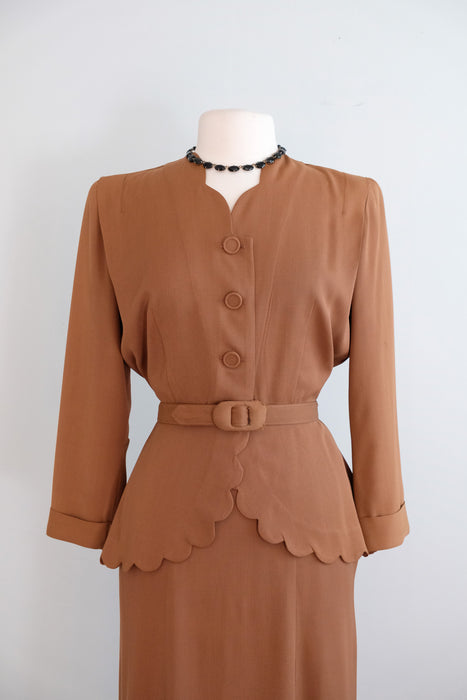 Vintage 1940's Russet Brown Ladies Gabardine Suit with Scalloped Jacket / ML