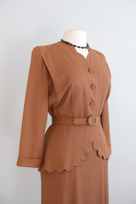 Vintage 1940's Russet Brown Ladies Gabardine Suit with Scalloped Jacket / ML