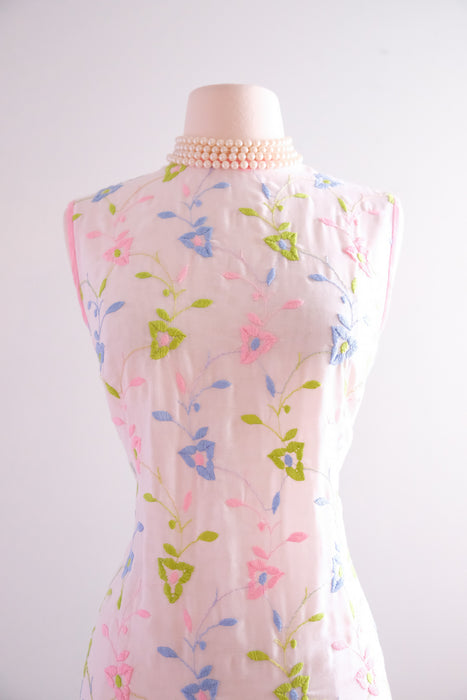 Delightful 1960's Springtime Shift Dress / Sz M