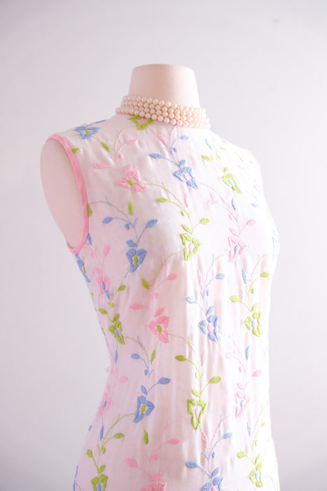 Delightful 1960's Springtime Shift Dress / Sz M