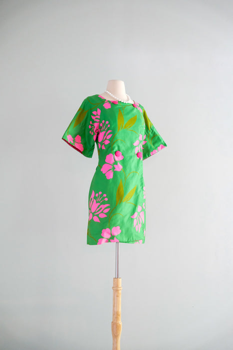 Fabulous 1960's Kelly Green & Fuchsia Hawaiian Mini Dress / Sz M