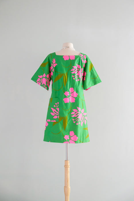 Fabulous 1960's Kelly Green & Fuchsia Hawaiian Mini Dress / Sz M