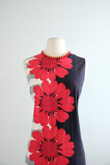 Splendid 1960's Red Daisy Statement Shift Dress / Sz ML