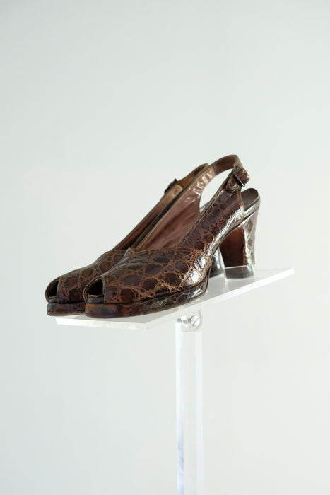 Sophisticated 1940's Alligator Peep Toe Platform Pumps / Sz 5 B