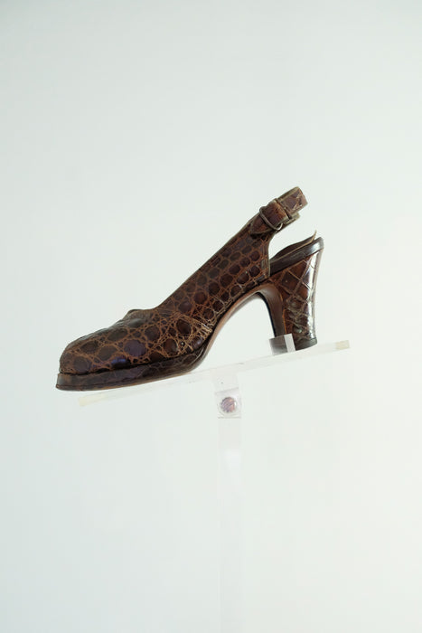 Sophisticated 1940's Alligator Peep Toe Platform Pumps / Sz 5 B