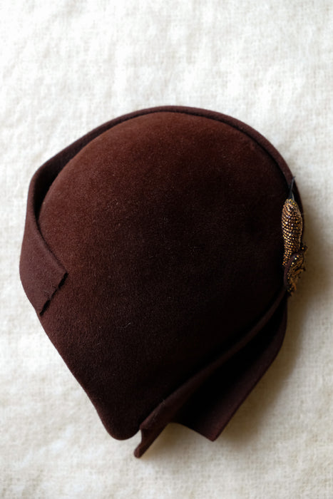 Vintage 1940's Brown Felt Cocktail Hat with Bronze Beaded Crane by Sunnyland / OS