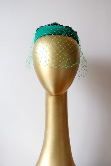 Vintage 1950's Green Velvet Fascinator with Veil and Aurora Sequin / OS