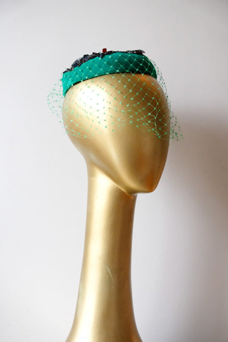 Vintage 1950's Green Velvet Fascinator with Veil and Aurora Sequin / OS