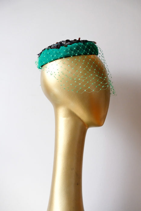 Vintage 1950's Green Velvet Fascinator with Veil and Aurora Sequin / OS